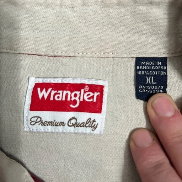 Premium Quality Wrangler button down shirt - Picture 5 of 5